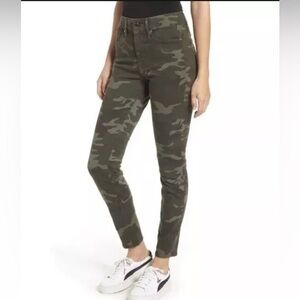 GOOD AMERICAN CAMO DENIM JEANS